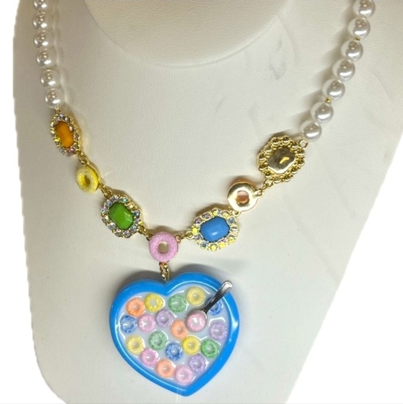 💙🔹️Betsey Johnson🔹️ Beautiful Heart Shaped Bowl Cereal Pearl Spoon Necklace - Picture 10 of 15